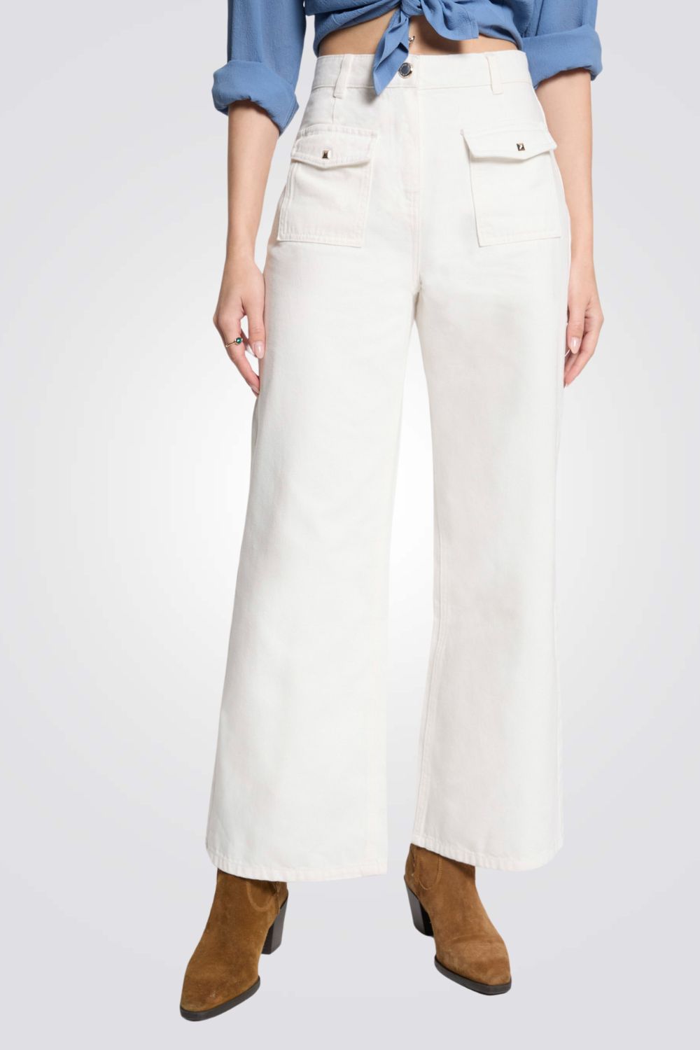 מכנס ג'ינס מתרחב גזרה גבוהה בצבע אופווייט