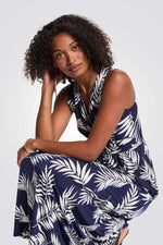 שמלת מעטפת מקסי הדפס עלים בצבע כחול כהה/לבן