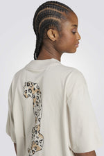 טי שירט אוברסייז מעוצבת לנשים