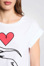 טישירט בצבע לבן הדפס החזית