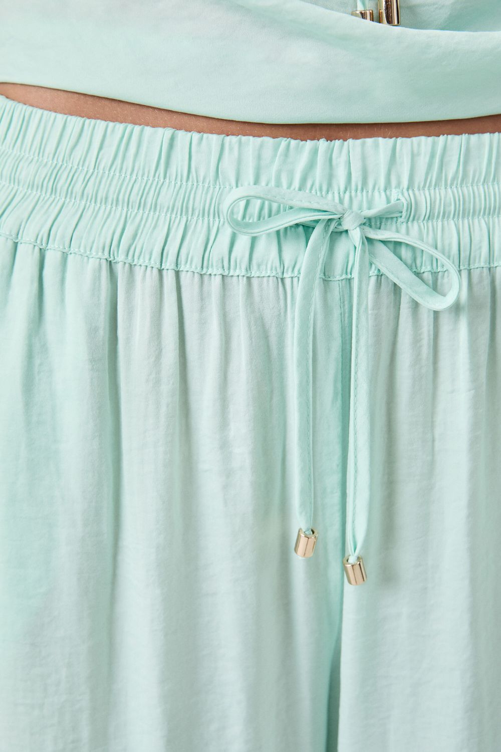 מכנסיים 7/8 בסגנון נועז ומודרני | איתם