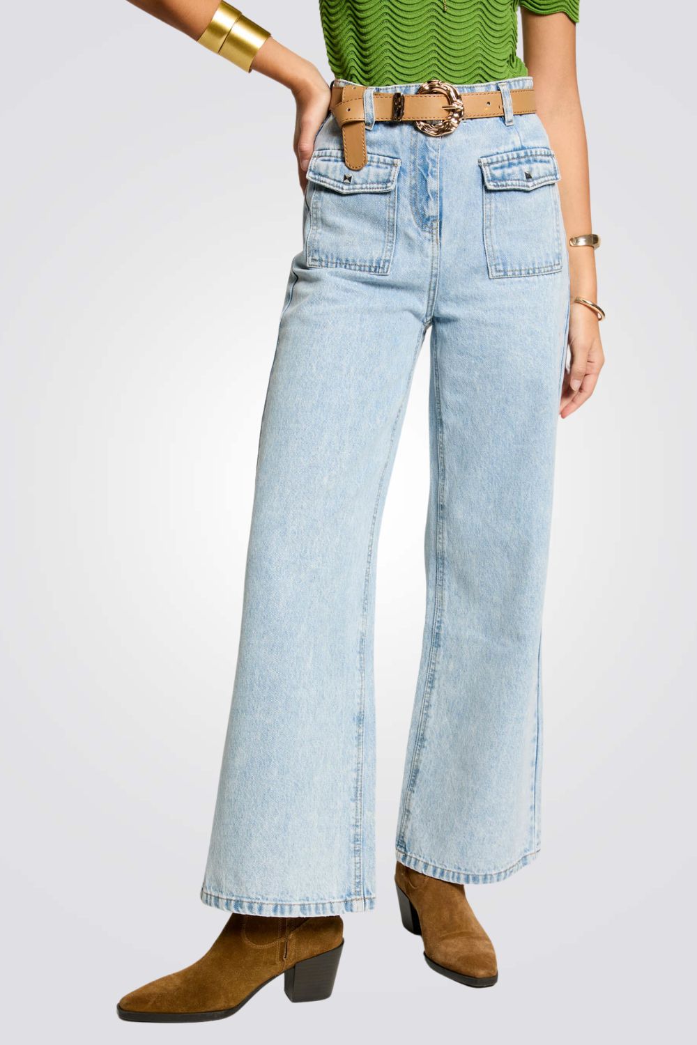 מכנסי ג'ינס מתרחבים גזרה גבוהה בצבע BLEACH