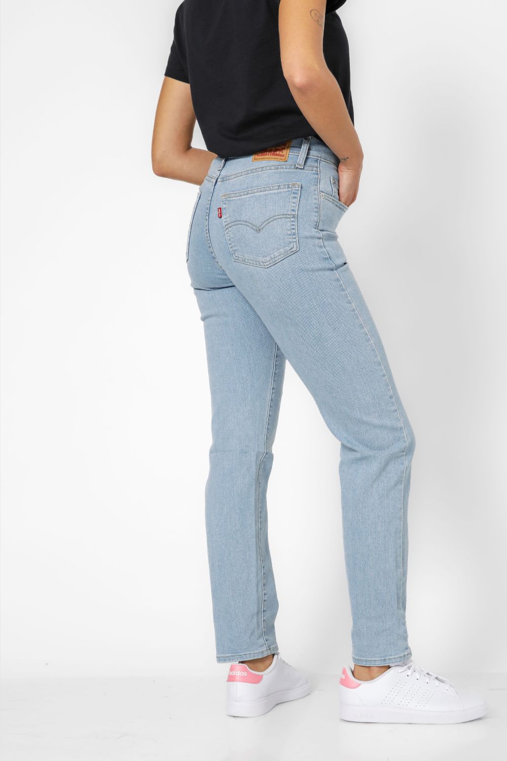 מכנסי ג'ינס 724 Slim Straight בצבע light indigo