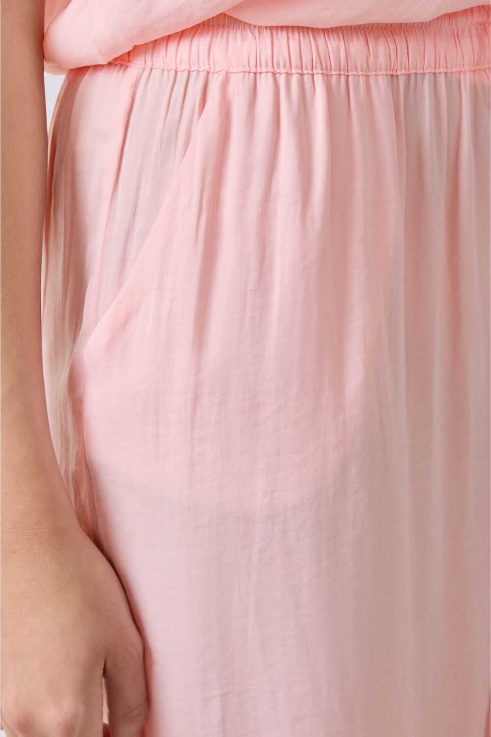 מכנסיים 7/8 בסגנון נועז ומודרני | איתם