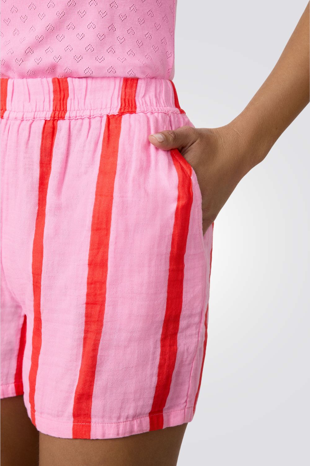 מכנסיים קצרים בצבעוניות נועזת | איתם