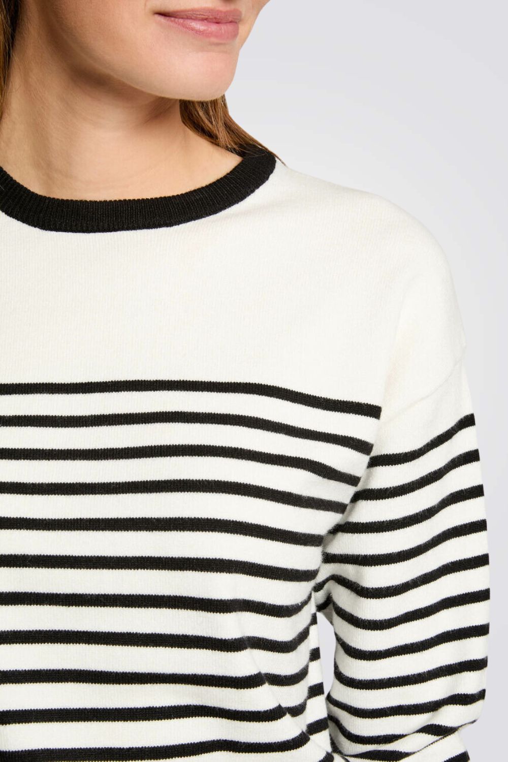 סריג בהדפס פסים לבן/שחור