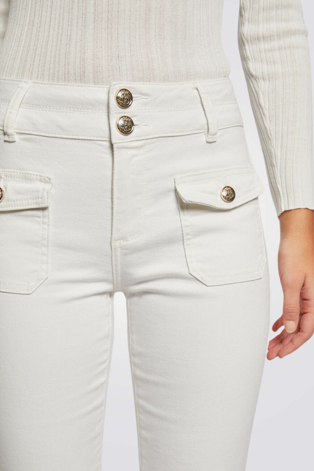 מכנס ג'ינס Bootcut גזרה גבוהה בצבע אופווייט 