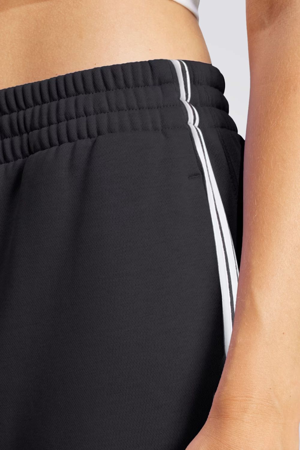 מכנסיים Essentials 3-Stripes French Terry Cuffed לנשים