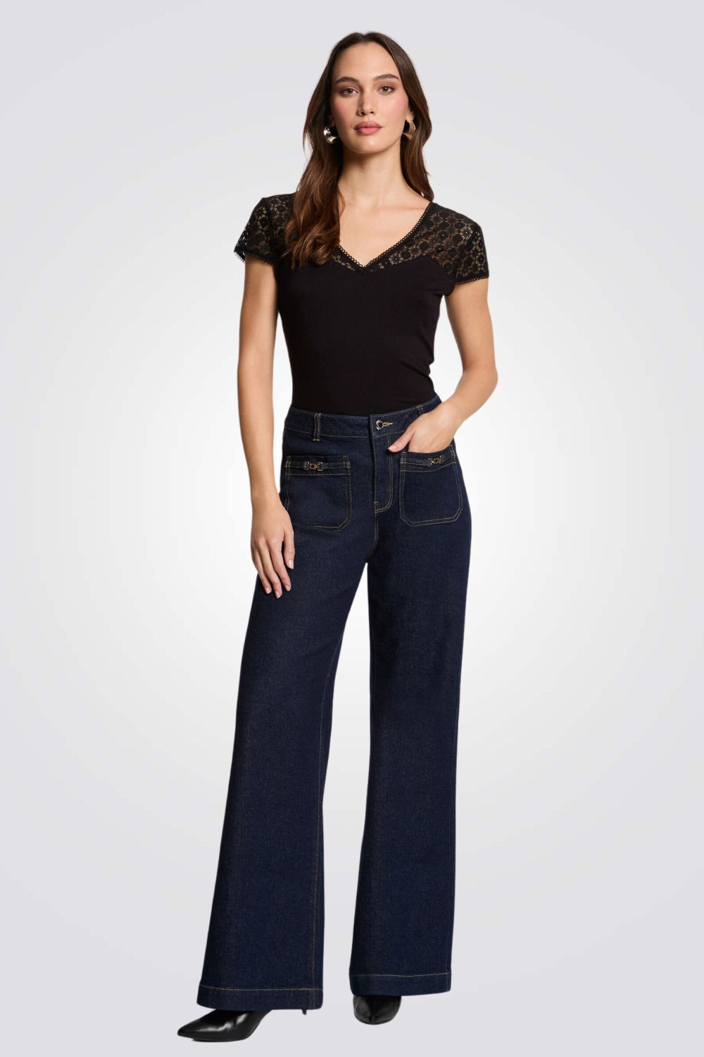 טישירט שרוולי תחרה בצבע שחור 