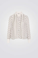 חולצה מכופתרת פליסה מנוקדת בצבע אופוויט
