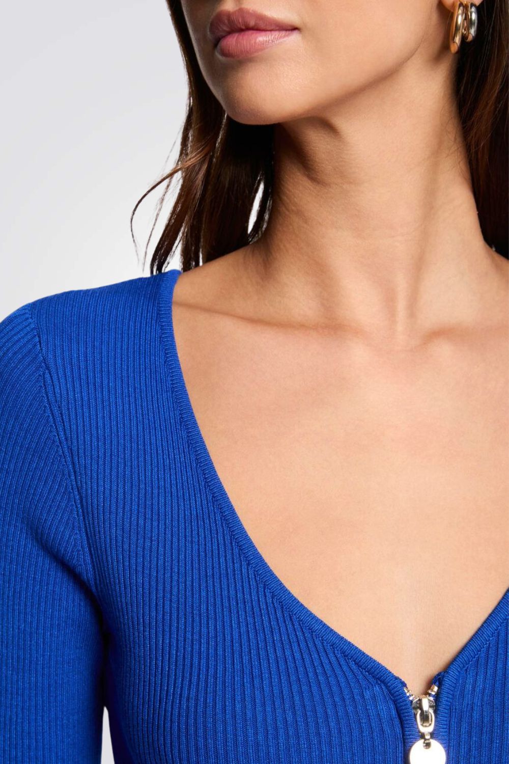 סריג וי ריבס עם רוכסן מקדימה בכחול