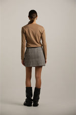 חצאית בגזרת מיני קלאסית | קנת קול