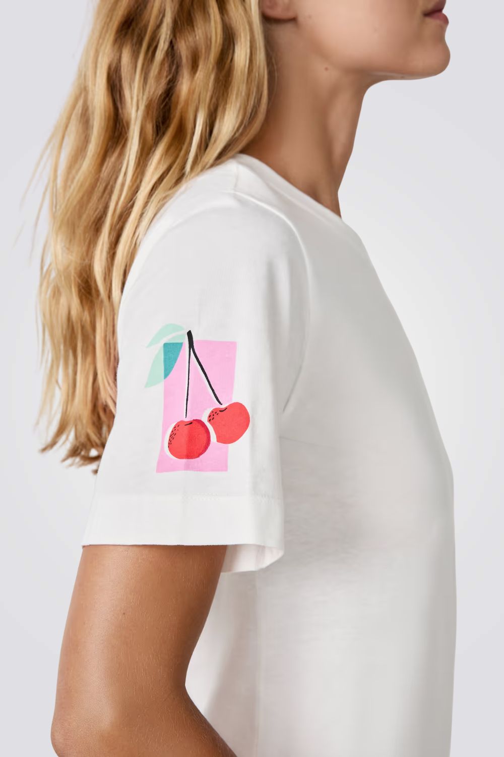 חולצת טישירט עם הדפס דובדבנים | איתם