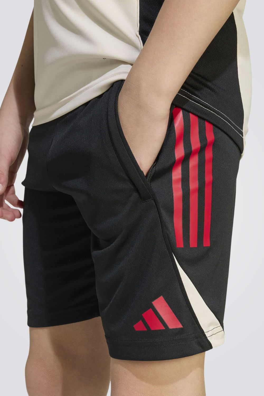 מכנסי ספורט קצרים Liverpool FC squad לילדים ונוער