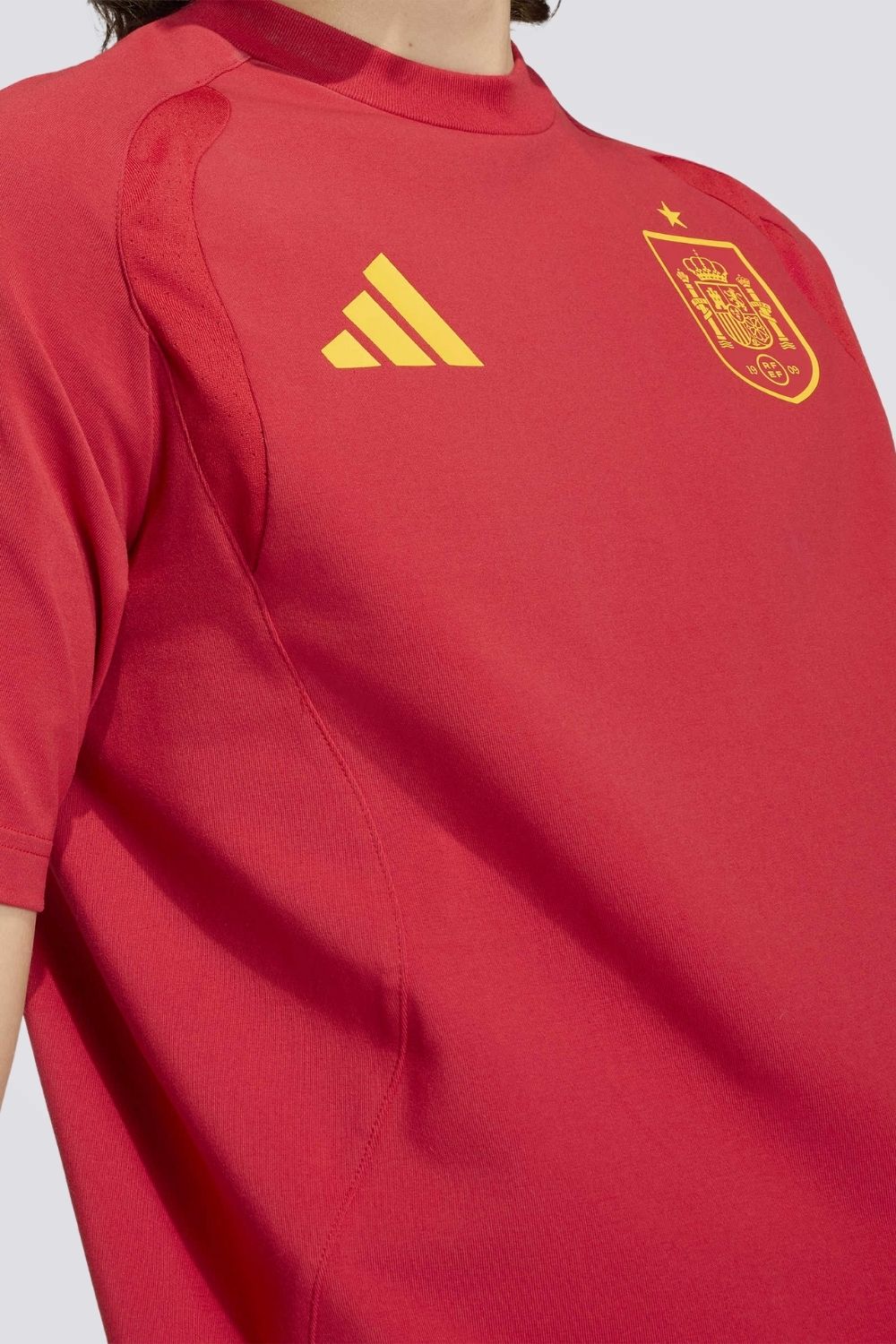 חולצת ספורט Spain Tiro Travel Tee לגברים | אדידס