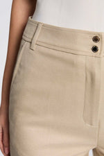 מכנס ארוך גזרה ישרה בצבע בז'