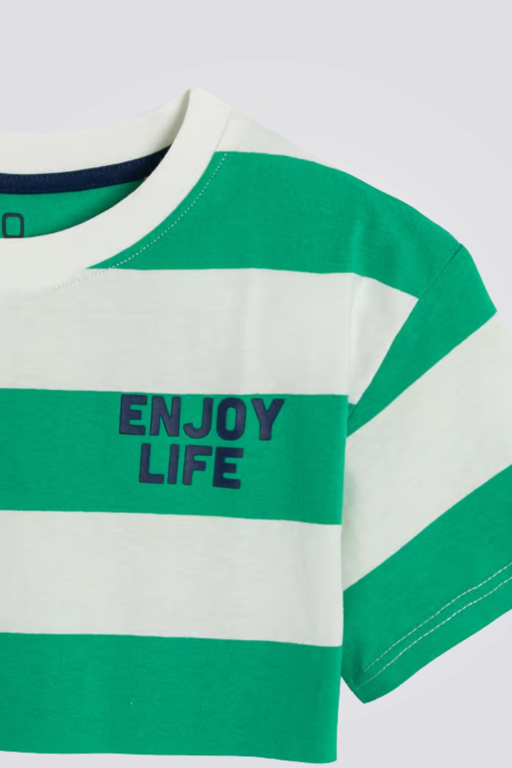 טי שירט שרוול קצר לבנים