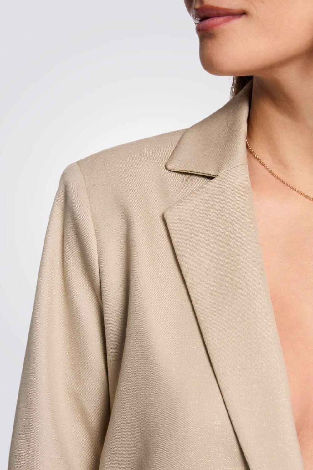 בלייזר חוטים מטאליים בצבע בז'