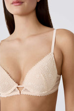 חזיית פוש-אפ מעוטרת תחרה | איתם