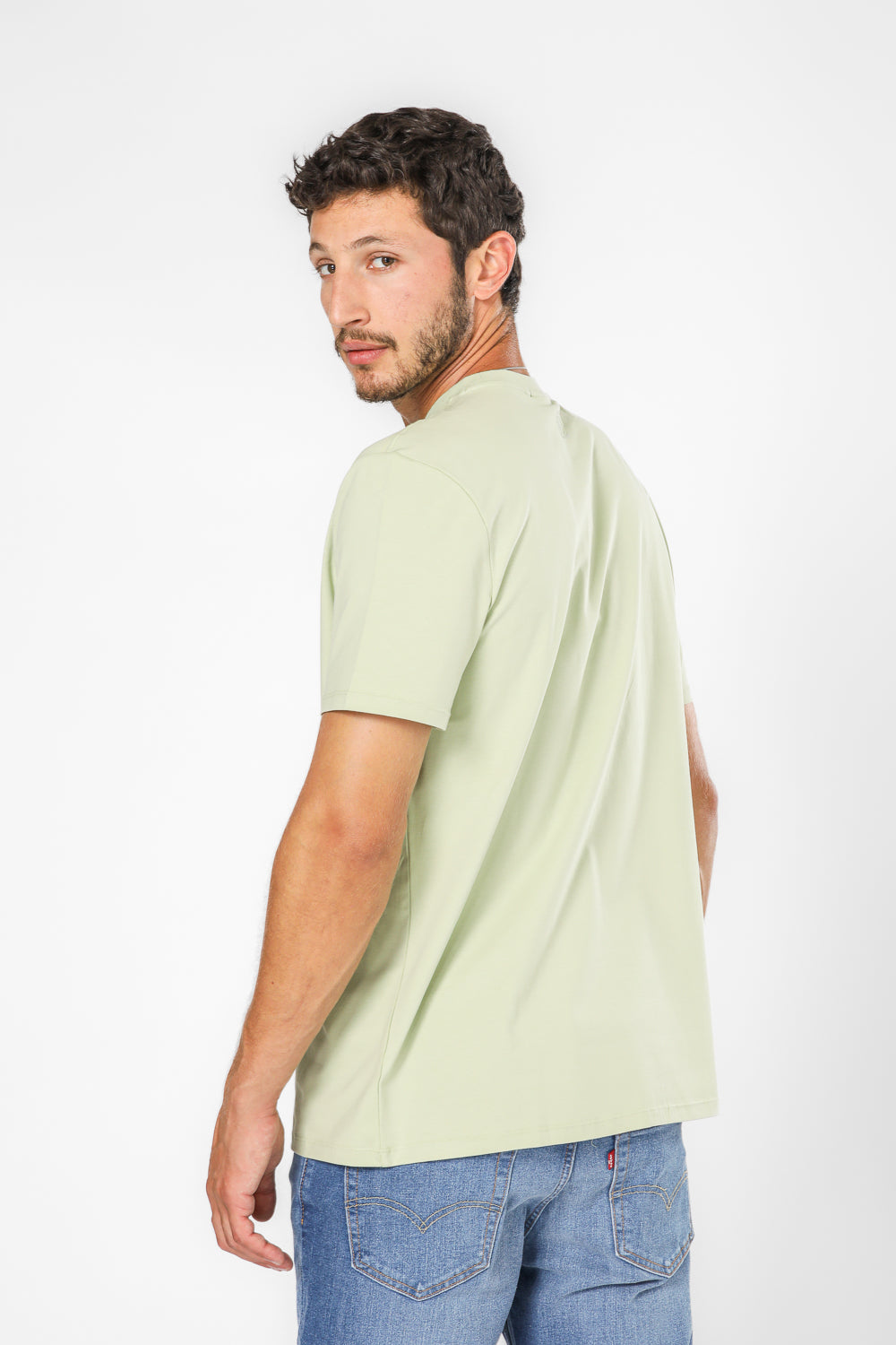 טישירט בצבע ירוק לגברים