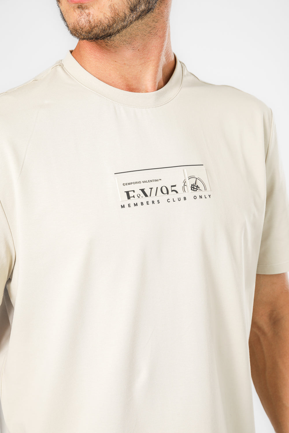 טישירט בצבע שמנת לגברים