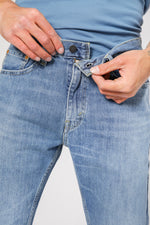 ג'ינס 505 Regular בצבע כחול בהיר