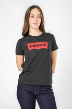 טישירט קלאסי בצבע שחור הדפס לוגו בחזית