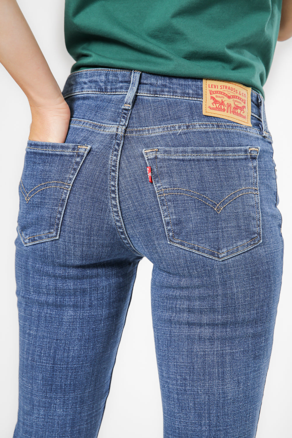 ג'ינס לנשים 711 SKINNY בצבע כחול