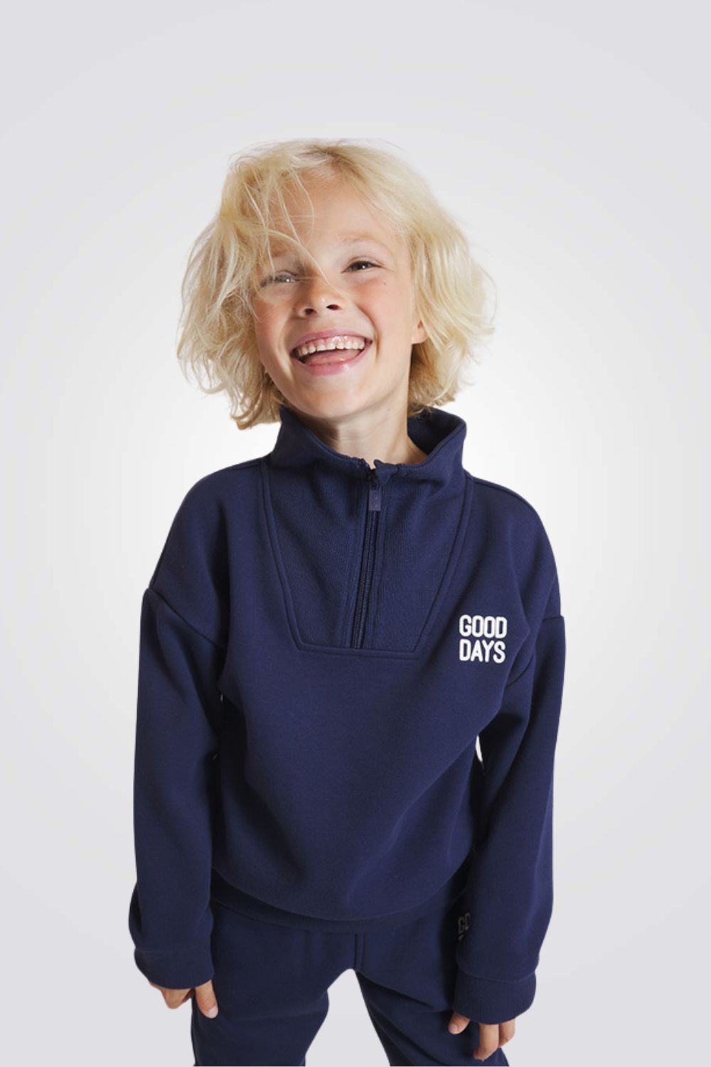 סווטשירט לילדים עם צווארון גבוה בצבע נייבי