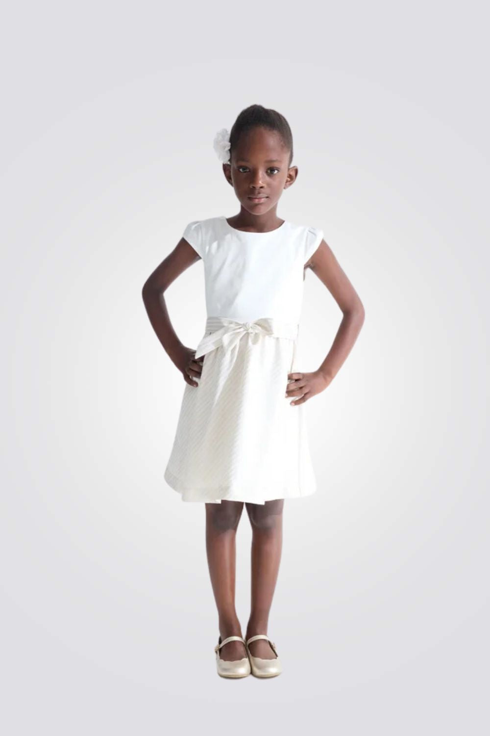 שמלה אלגנטית לילדות בצבע לבן וזהב