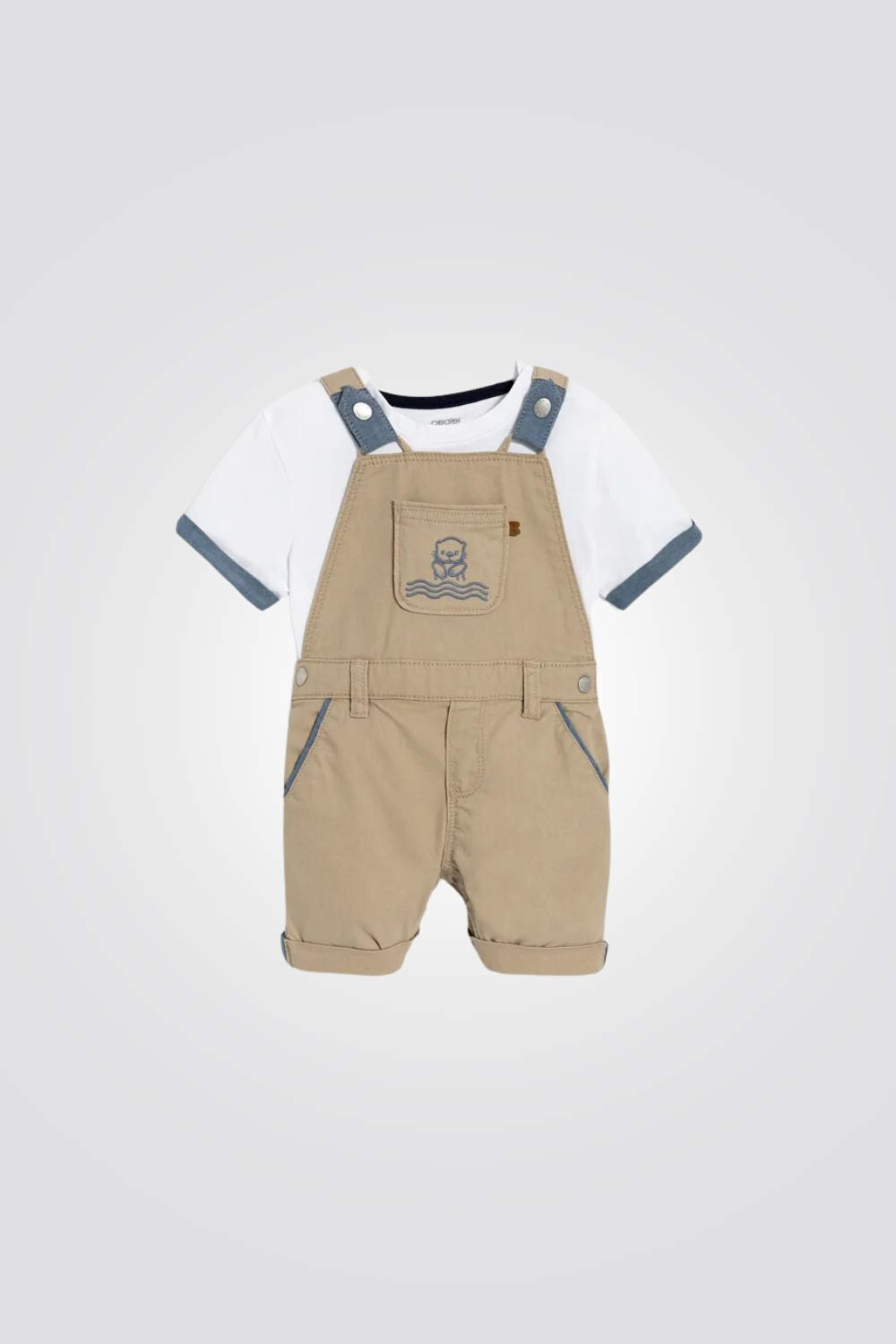 סט אוברול בז' קצר וטישירט לבנה