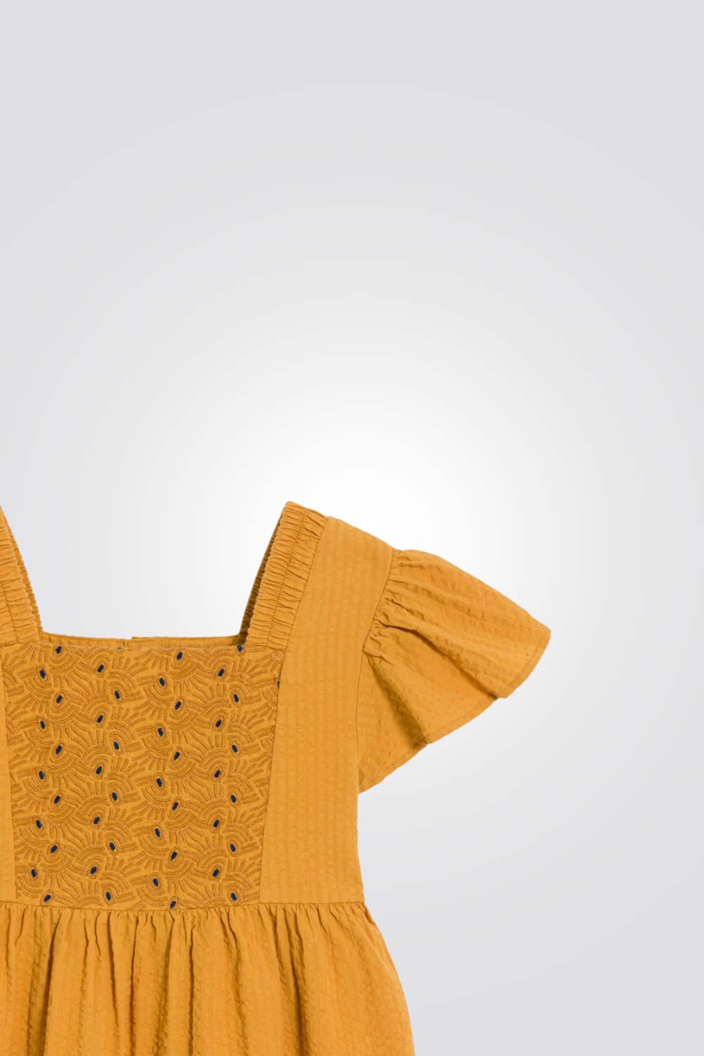 שמלה לילדות בצבע צהוב עם טקסטורת רקמה