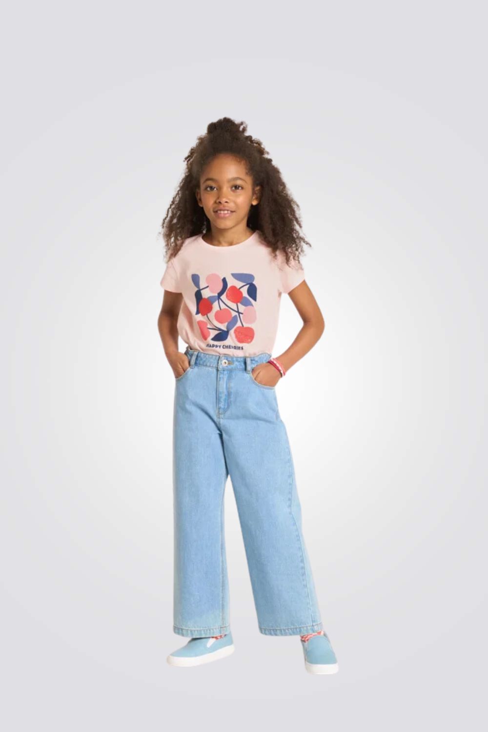 טישירט לילדות בצבע ורוד עם הדפס דובדבנים