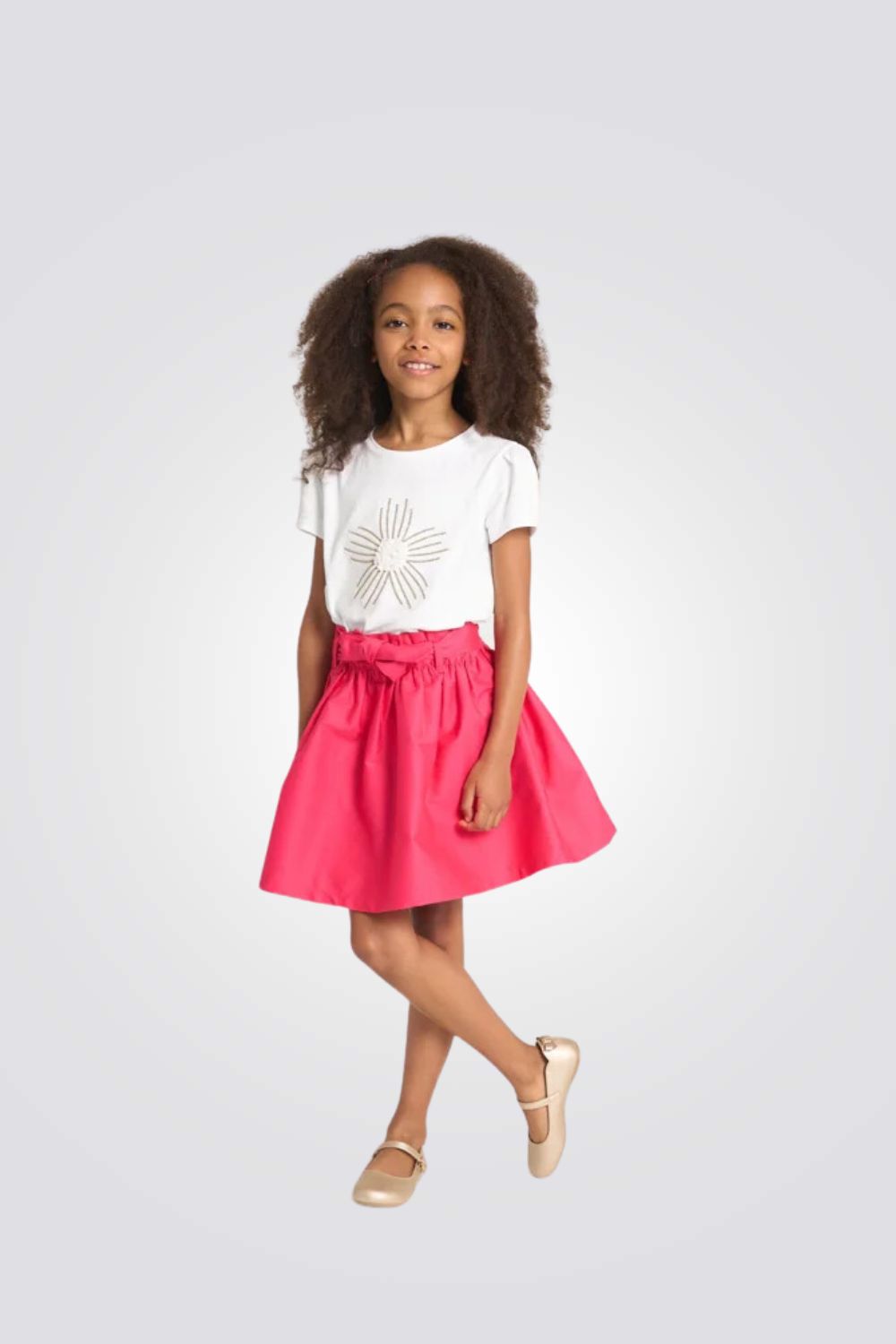 טישירט לילדות בצבע לבן עם עיטור פאייטים