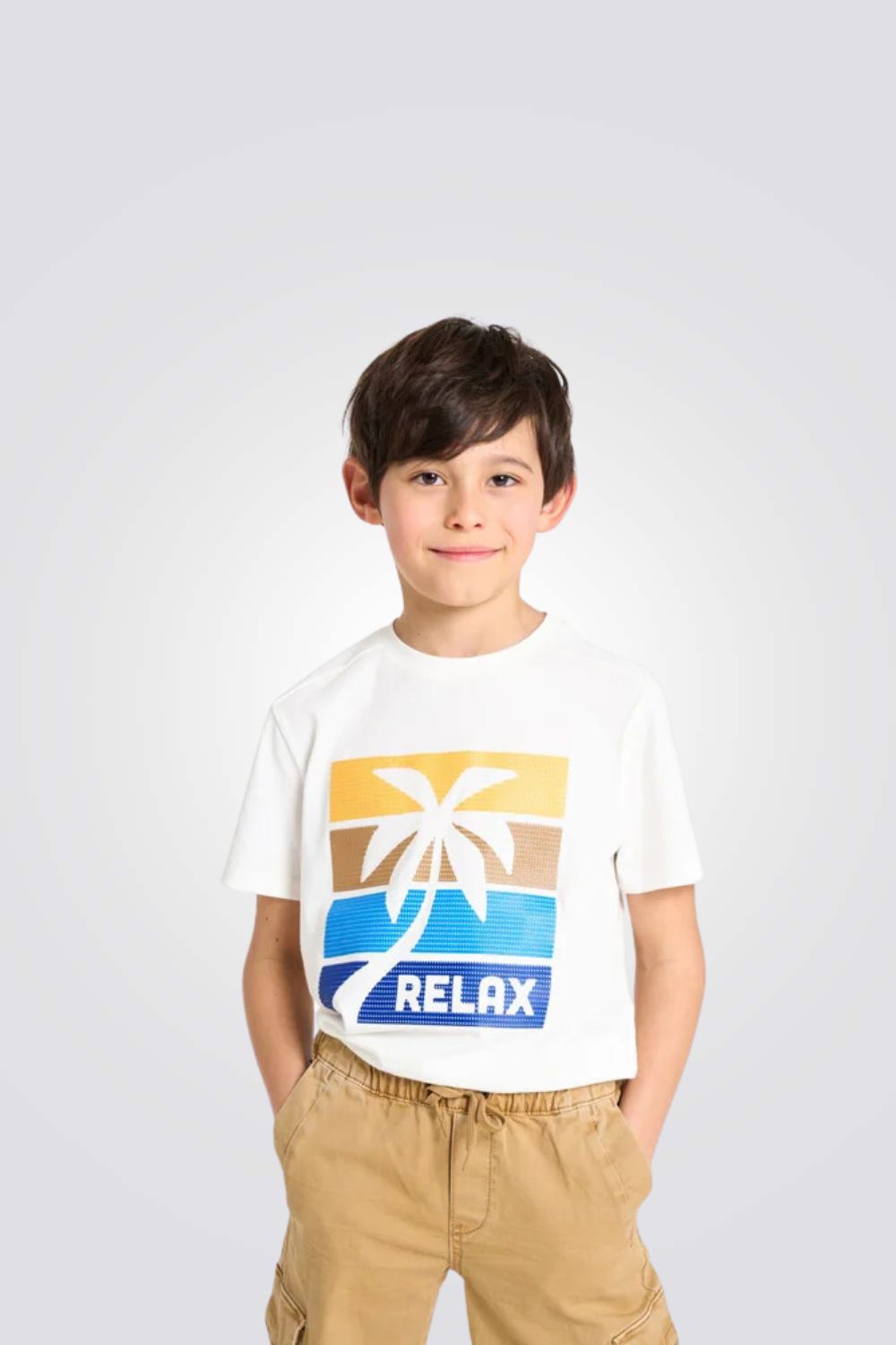 טישירט לילדים בצבע לבן עם הדפס עץ דקל