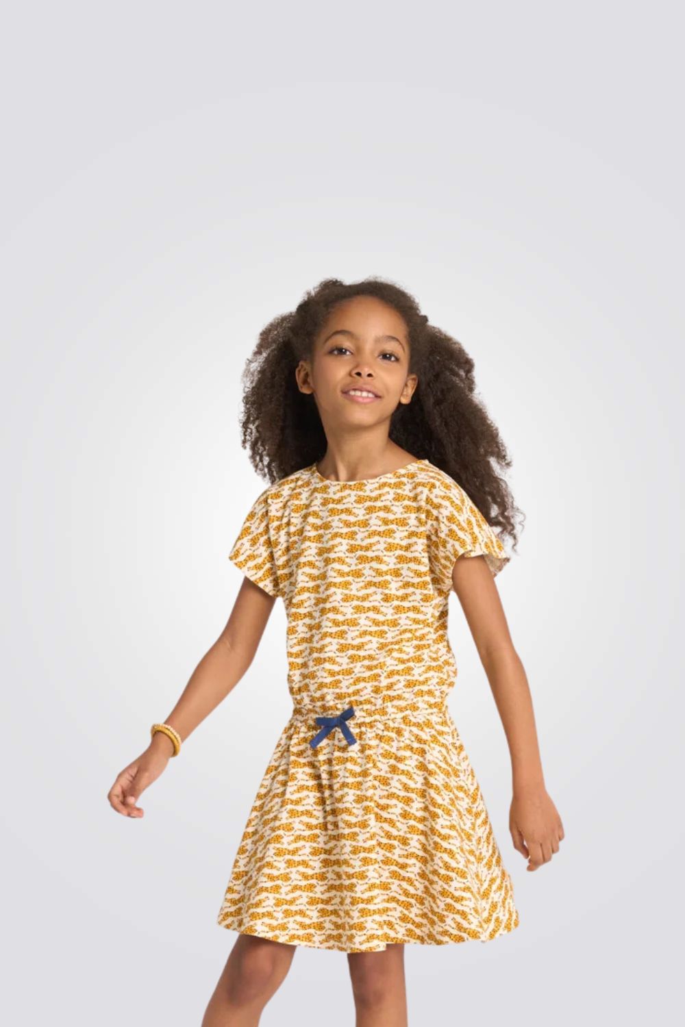 שמלה לילדות בצבע צהוב עם הדפס נמרים