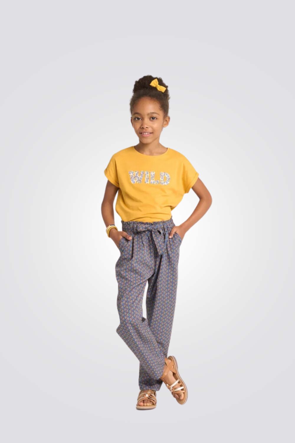 טישירט לילדות בצבע צהוב עם הדפס WILD
