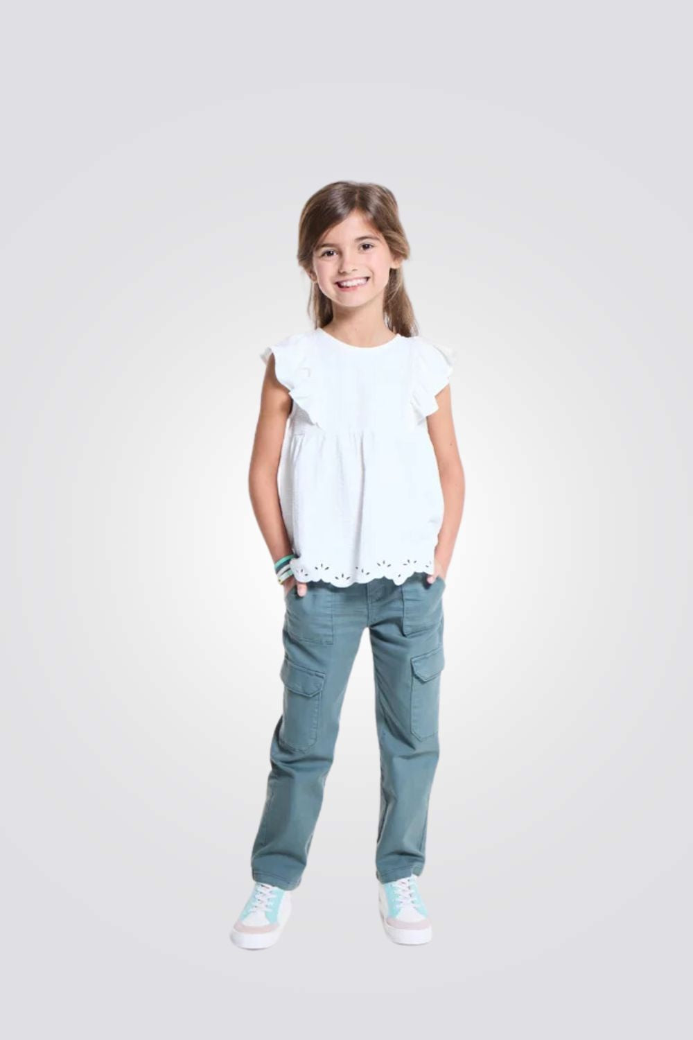 חולצה חגיגית לילדות בצבע לבן