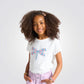 טישירט לילדות בצבע לבן עם שפירית פאייטים צבעונית - 1
