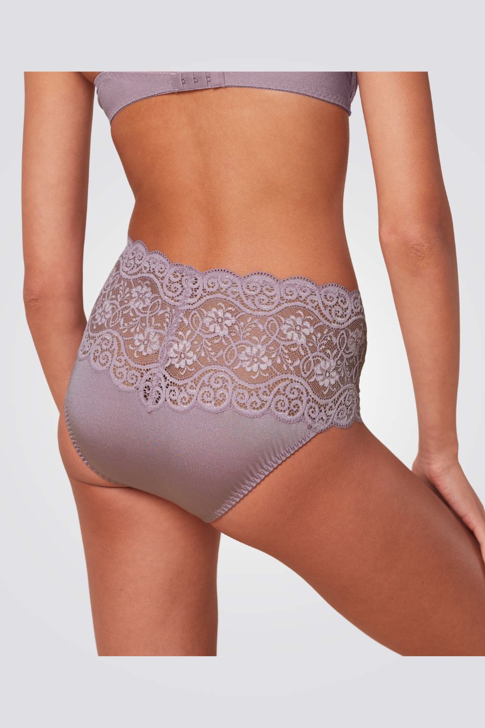 תחתוני תחרה מקסי Triumph Amourette 300 Maxi X בצבע סגול