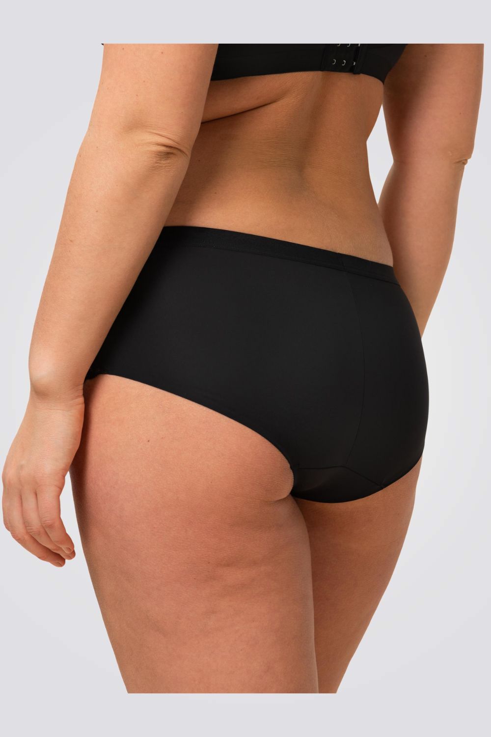 תחתוני מקסי Aura Spotlight בצבע שחור