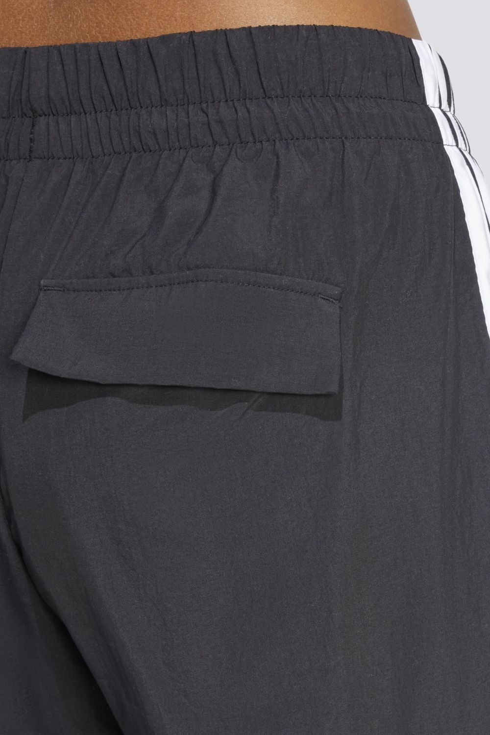 מכנסיים ארוכים ממותגים לנשים | אדידס