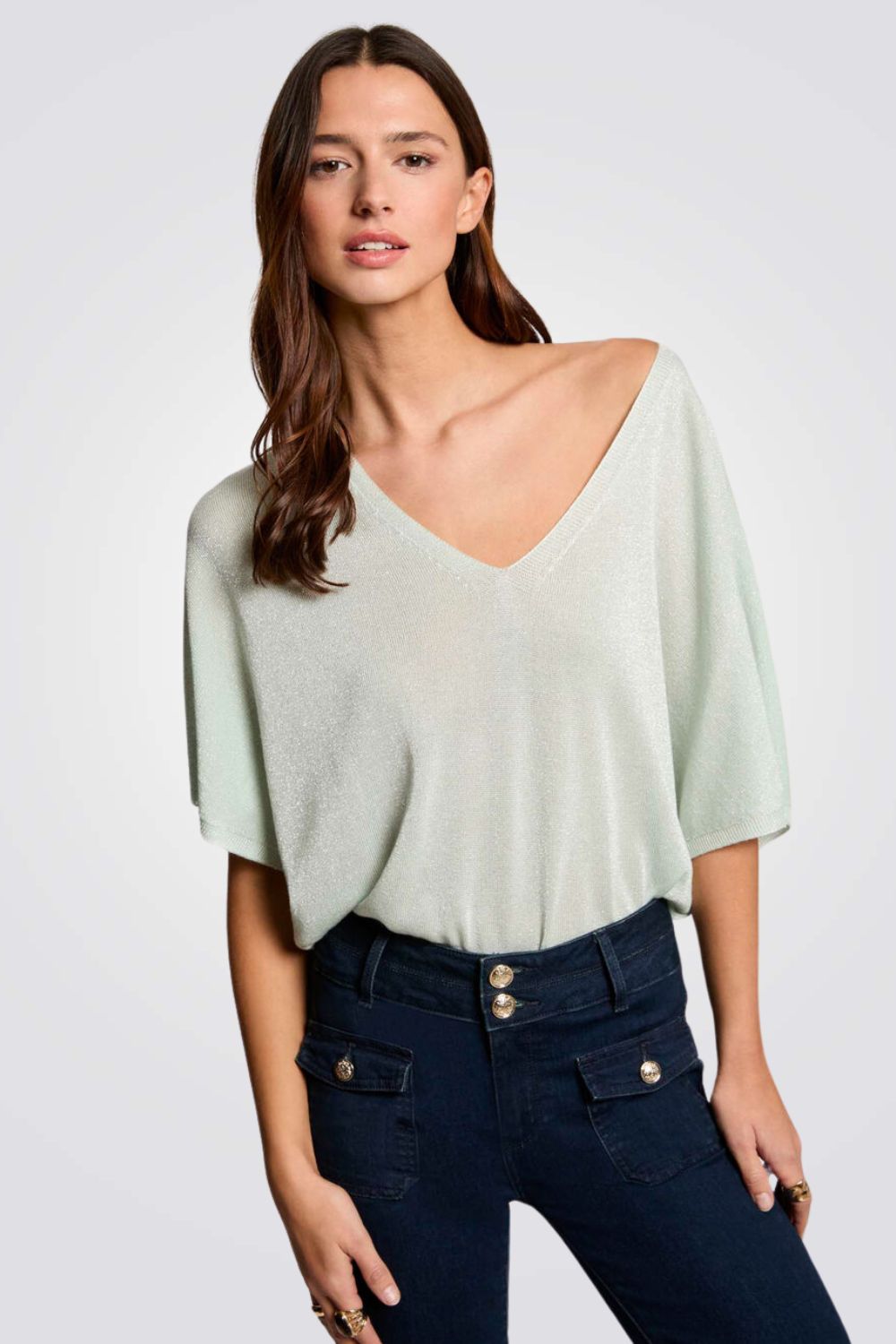 סריג שרוולים קצרים עם לולאה בגב בצבע ירוק בהיר