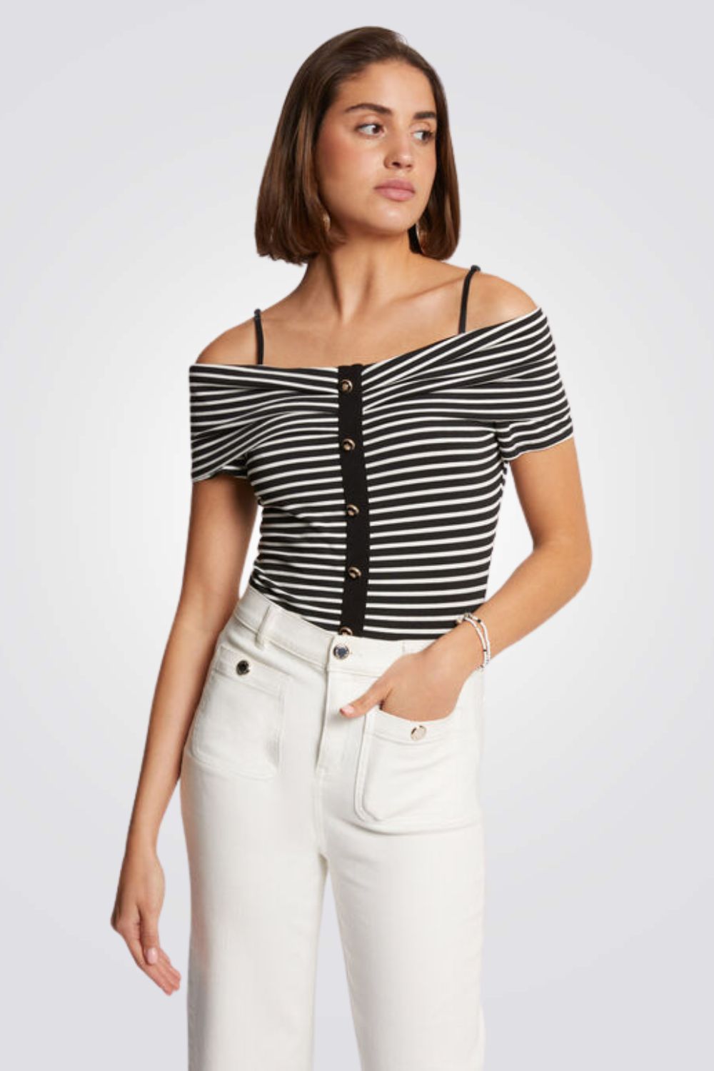 טופ אוף שולדרס הדפס פסים בצבע שחור/לבן