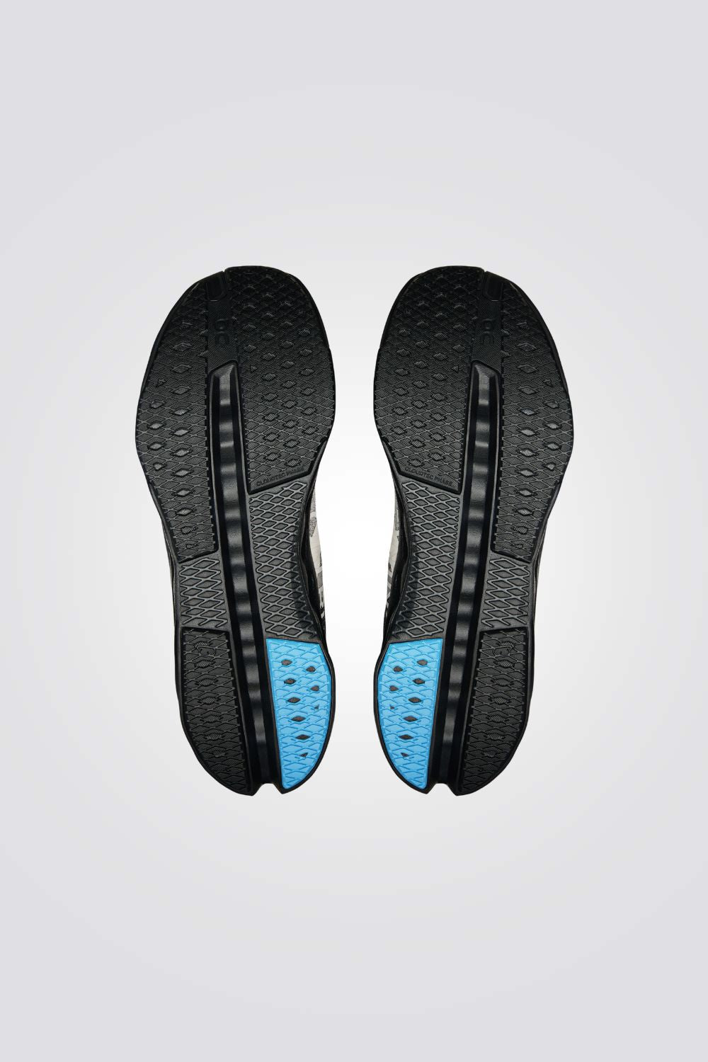 נעלי ריצה בצבע שחור לגברים | און 