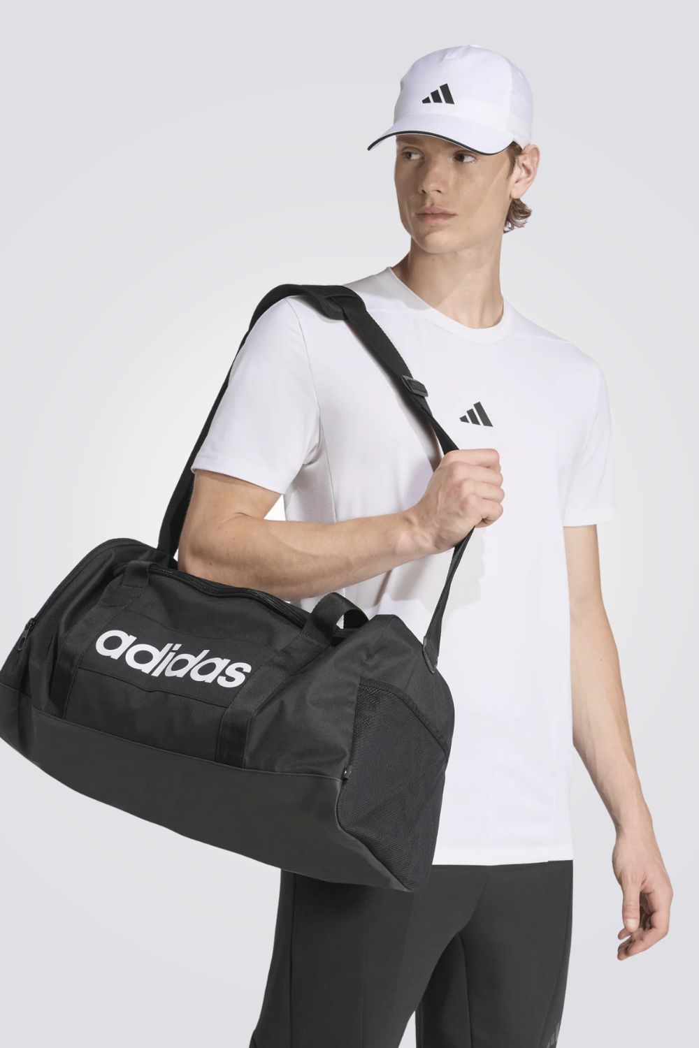 תיק אימון ממותג בצבע שחור | אדידס 