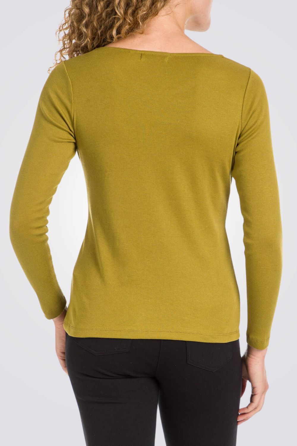 טישירט שרוולים ארוכים בצבע צהוב עם עיטורים