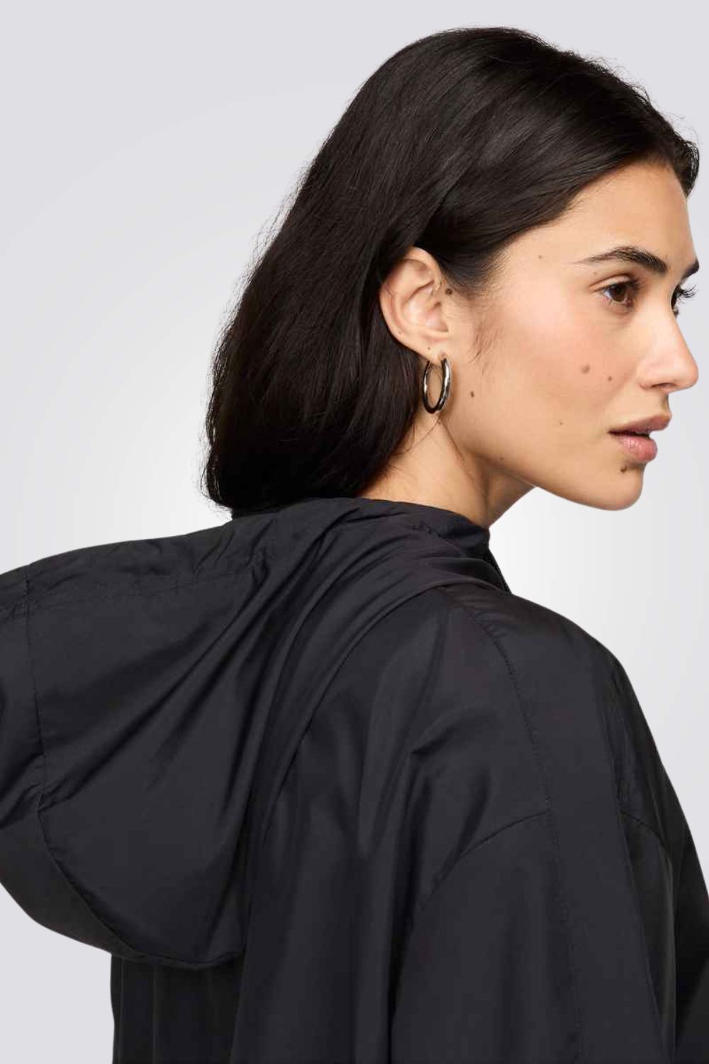 מעיל בגזרה רופפת עם כובע קפוצ'ון לנשים | נייקי