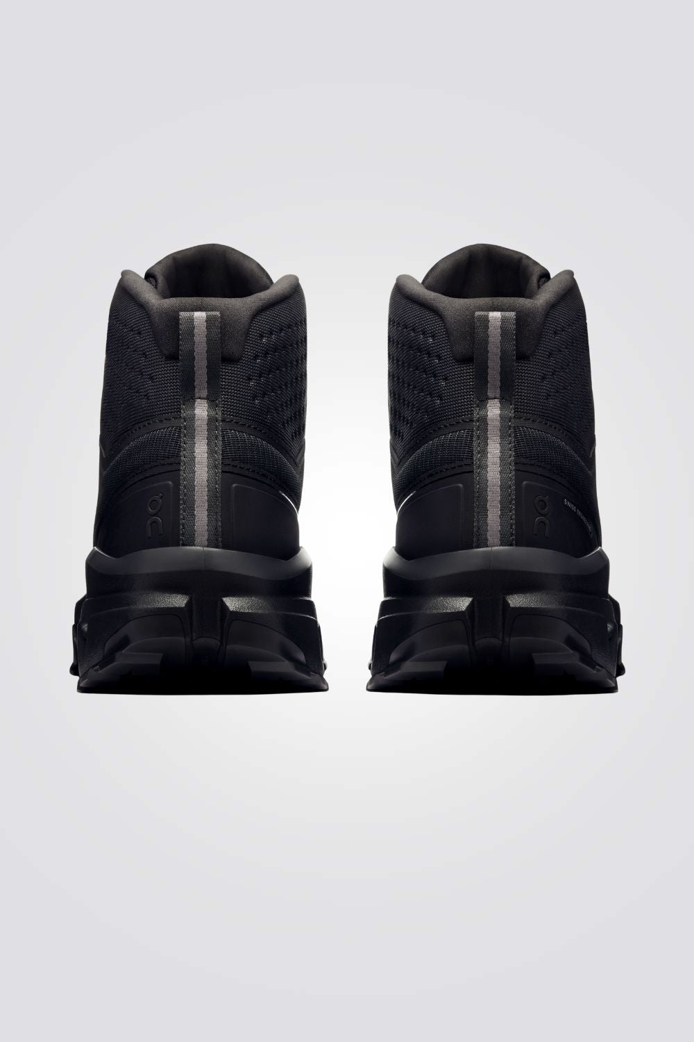 נעלי שטח בגזרה בינונית בצבע שחור | און