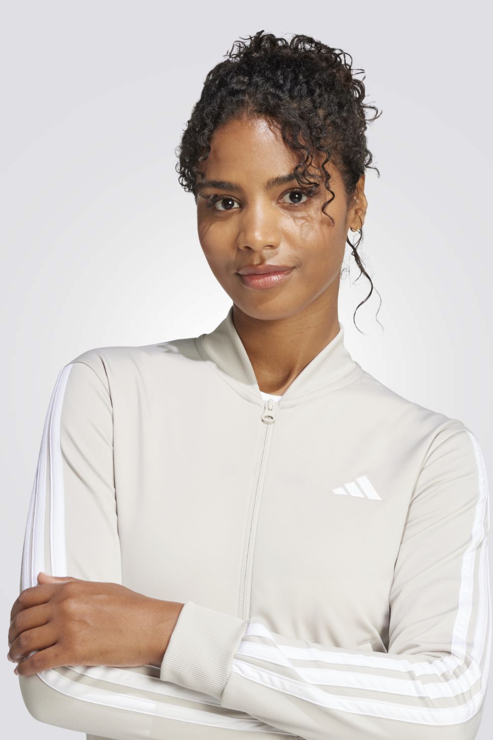 חליפת ספורט לנשים בצבע אוף וויט
